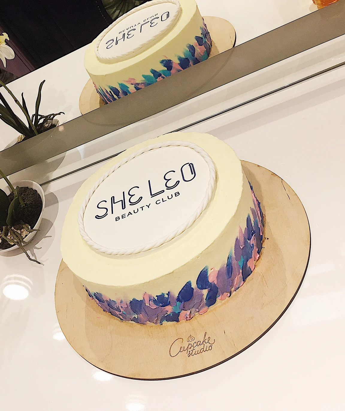 Leo Beauty Club capcake