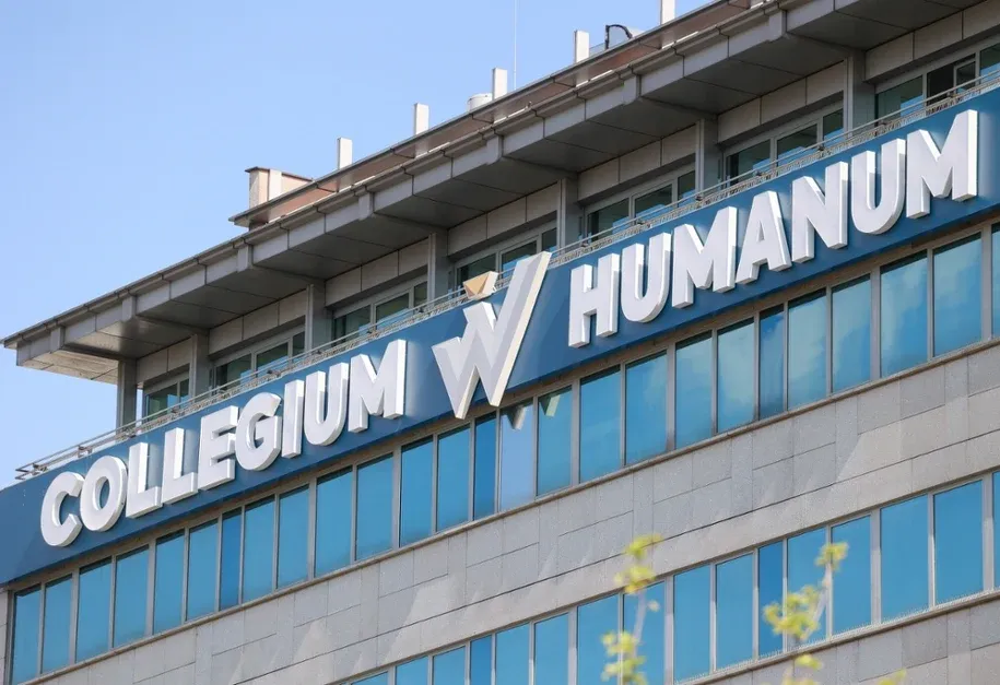 Посла Польщі у Франції допитали у справі про фальшиві дипломи MBA