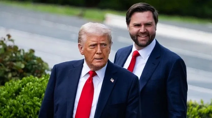 Венс прокомментировал сделки Трампа с акциями и опроверг его личное участие