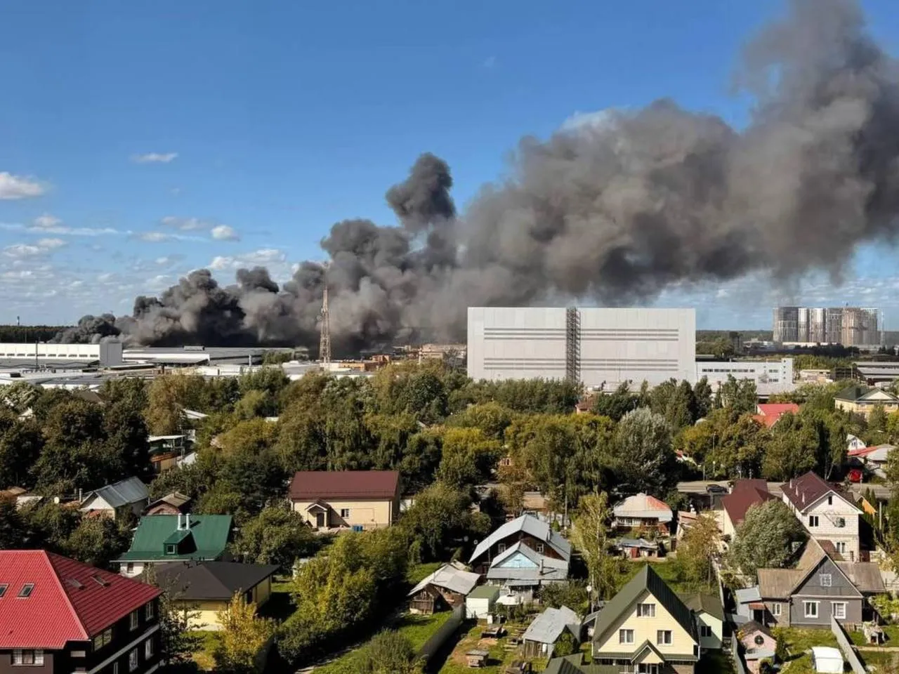Видео: В подмосковном Акулово горели склады