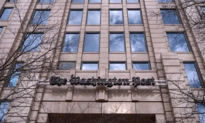 У Києві двоє поліцейських побили чоловіка біля ТЦК — їм загрожує до 8 років тюрми