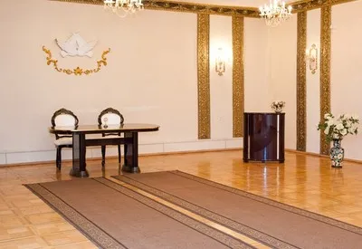 В РФ в РАГСах масовано влаштовують «імітаційні весілля» для школярів