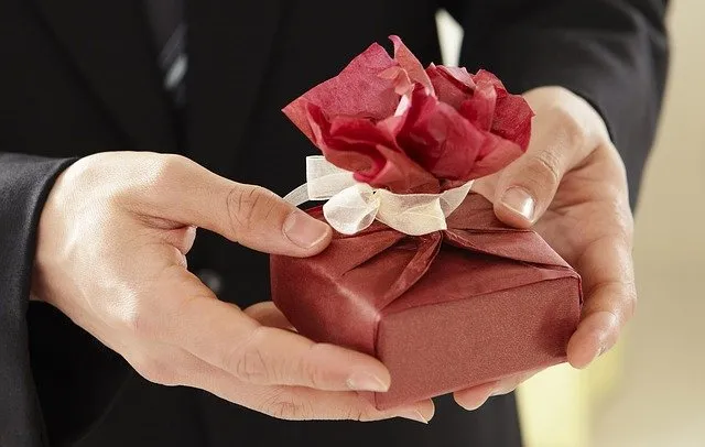 Holiday on July 17, 2026 — World Gift-Giving Day: History and Gift Ideas