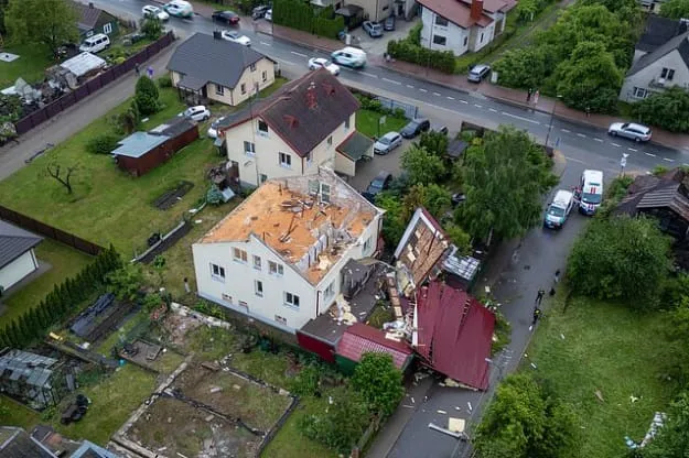 У Литві через три торнадо знеструмлені тисячі будинків