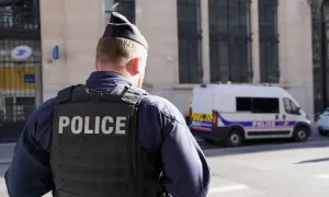Співробітник білоруського підприємства з’їв корм для риб, щоб вразити Лукашенка – відео