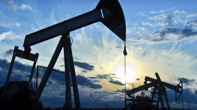 Ціни на нафту впали на тлі побоювань надлишку пропозиції та санкцій США проти рф