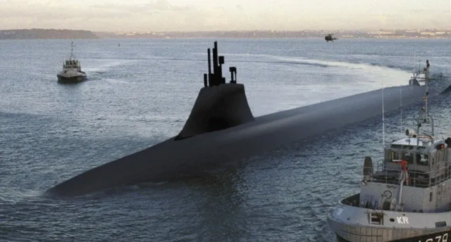 З’явилися фото загадкового китайського тримарана, який може бути субмариною