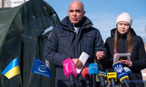 Генсек Ради Європи Ален Берсе ознайомився з роботою наметових містечок у Києві