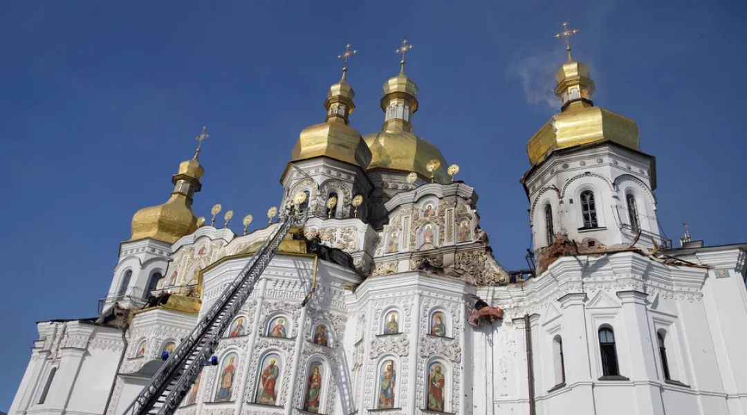 У Києво-Печерській лаврі рятували старовинні ікони після удару