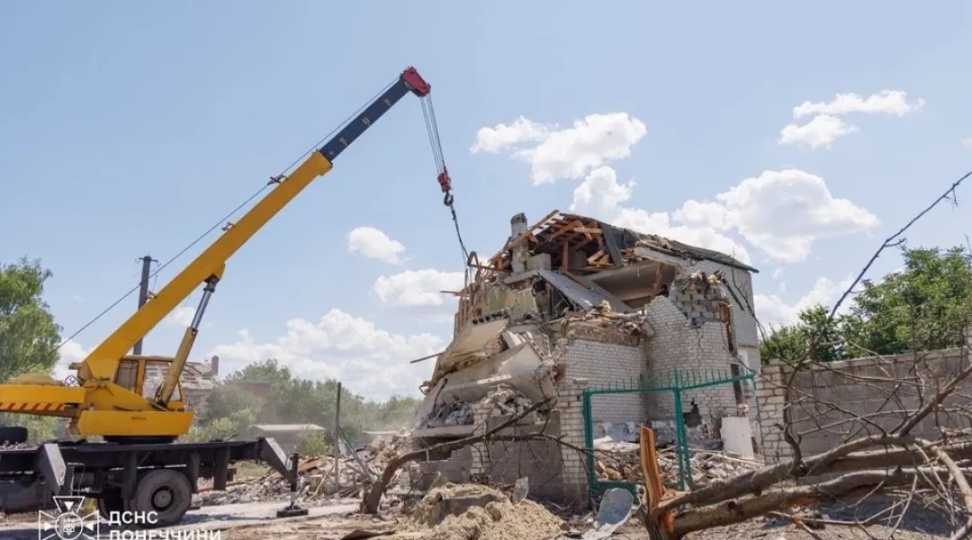 The bodies of three victims were recovered from the rubble following a KAB strike in the Donetsk region