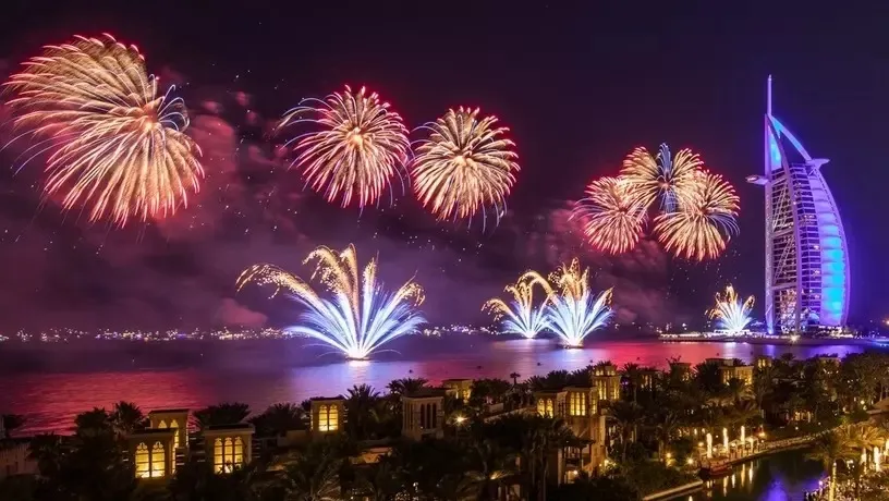 Різдво вибухнуло феєрверками в Об'єднаних Арабських Еміратах