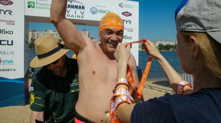 After being wounded, the soldier took up swimming and swam 11 km
