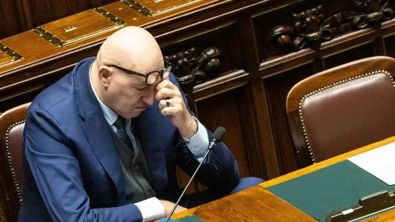 Глава Міноборони Італії вибачився за відпустку в Дубаї під час війни