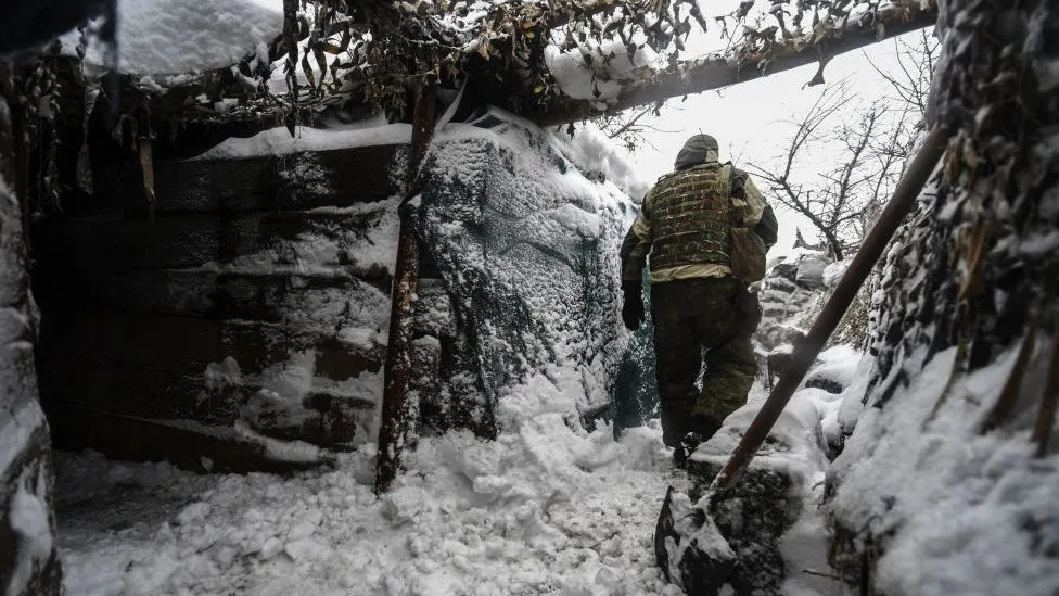Відео: Двох бійців витягли з оточення після року на позиції