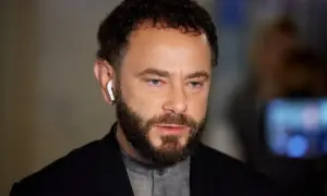 На Закарпатті жінка з 9-річним сином вистрибнули під час руху поїзда
