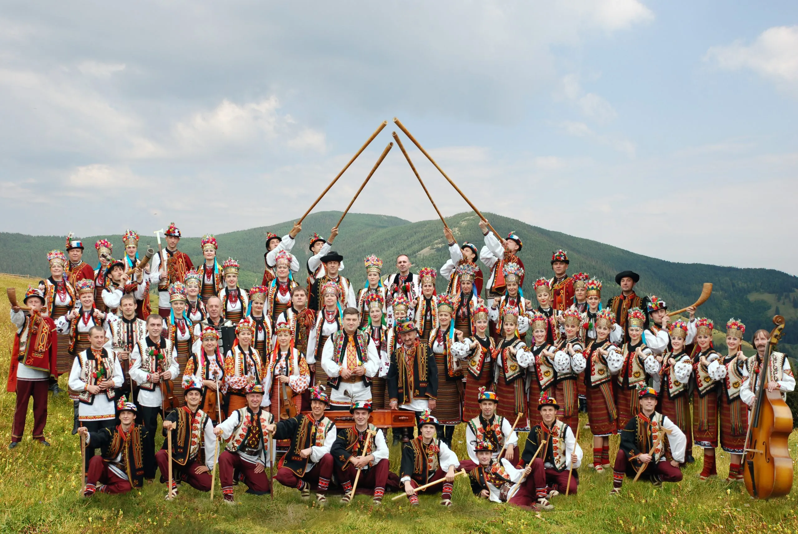 На Львівщині молодикии жорстоко побили артистів ансамблю «Гуцулія»