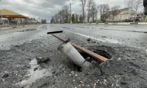 Росіяни влучили в торговий центр у центрі Києва