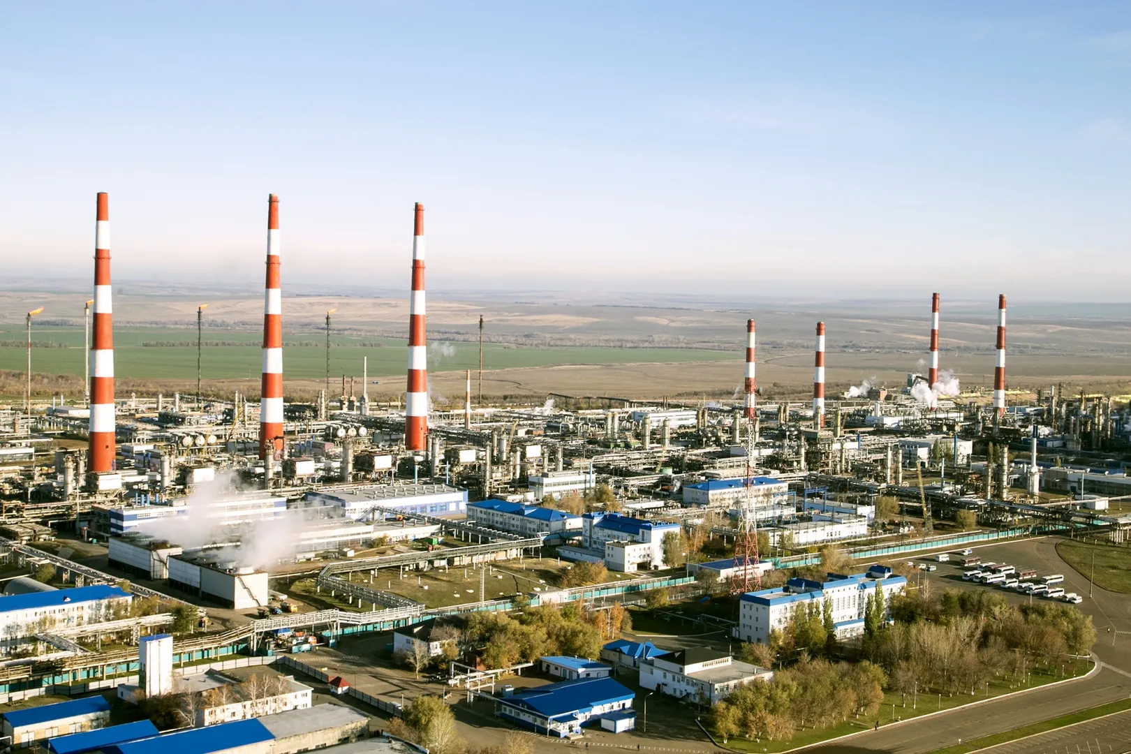 Відео: дрони атакували газопереробний завод в Оренбурзі, виникла пожежа