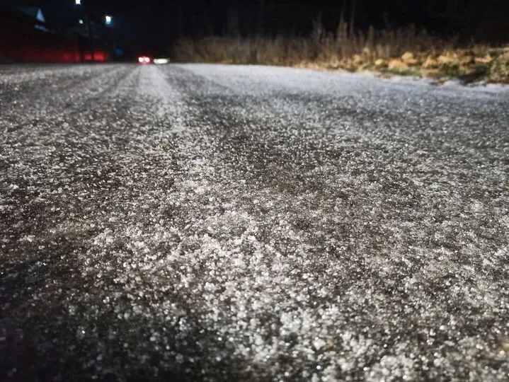 Посадовцю комунального підприємства оголосили підозру в переплаті за дорожню сіль