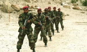 Pakistan i Afganistan uzgodniły tymczasowe zawieszenie broni po nalotach i ostrzałach