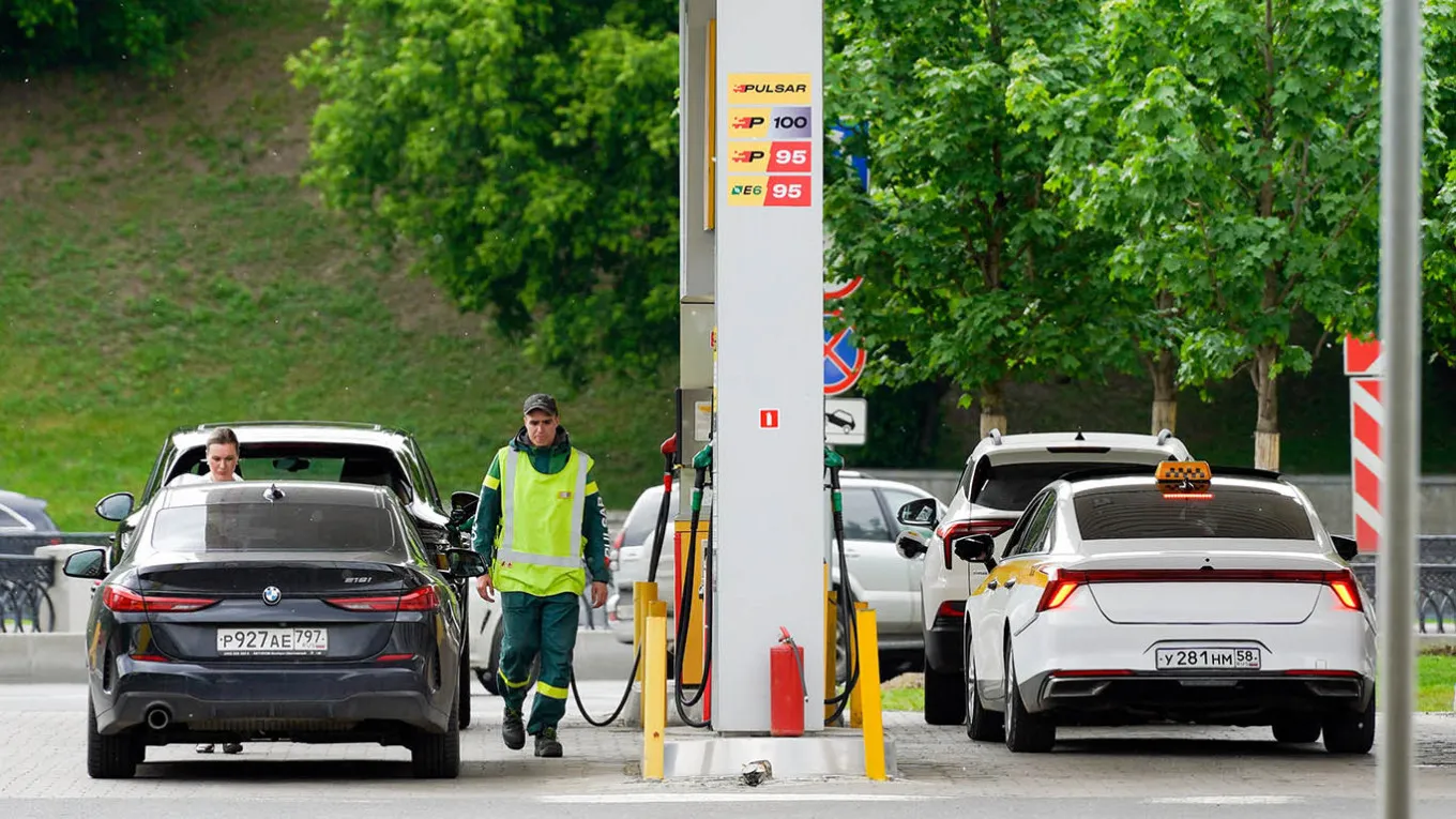 Mass engine failures have begun in Russia due to a decline in gasoline quality