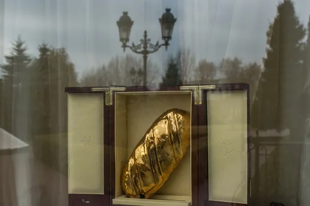 Нацмузей історії України відкрив виставку про життя української «еліти» часів Януковича – фото