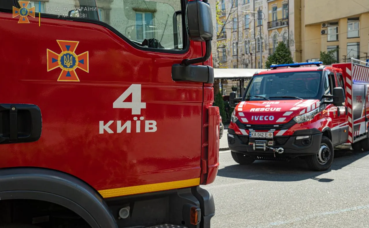 У Києві на Куренівському ринку сталася масштабна пожежа (відео)