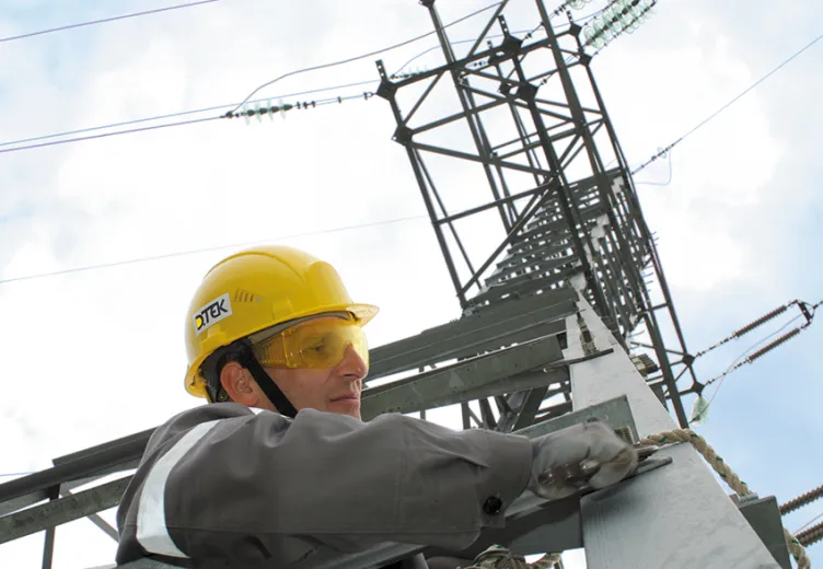 ДТЕК відновив світло 1,8 млн домівок після атак ворога