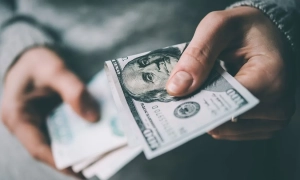 Держстат показав, як за 2022 рік зросли ціни на алкоголь і сигарети