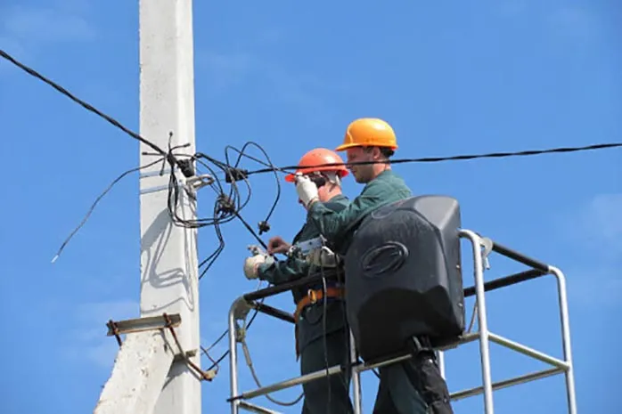 У низці областей ввели аварійні відключення світла через наслідки російських обстрілів