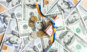Фото: в Одесі «атакували» Генконсульство Росії «кривавими пакетами»