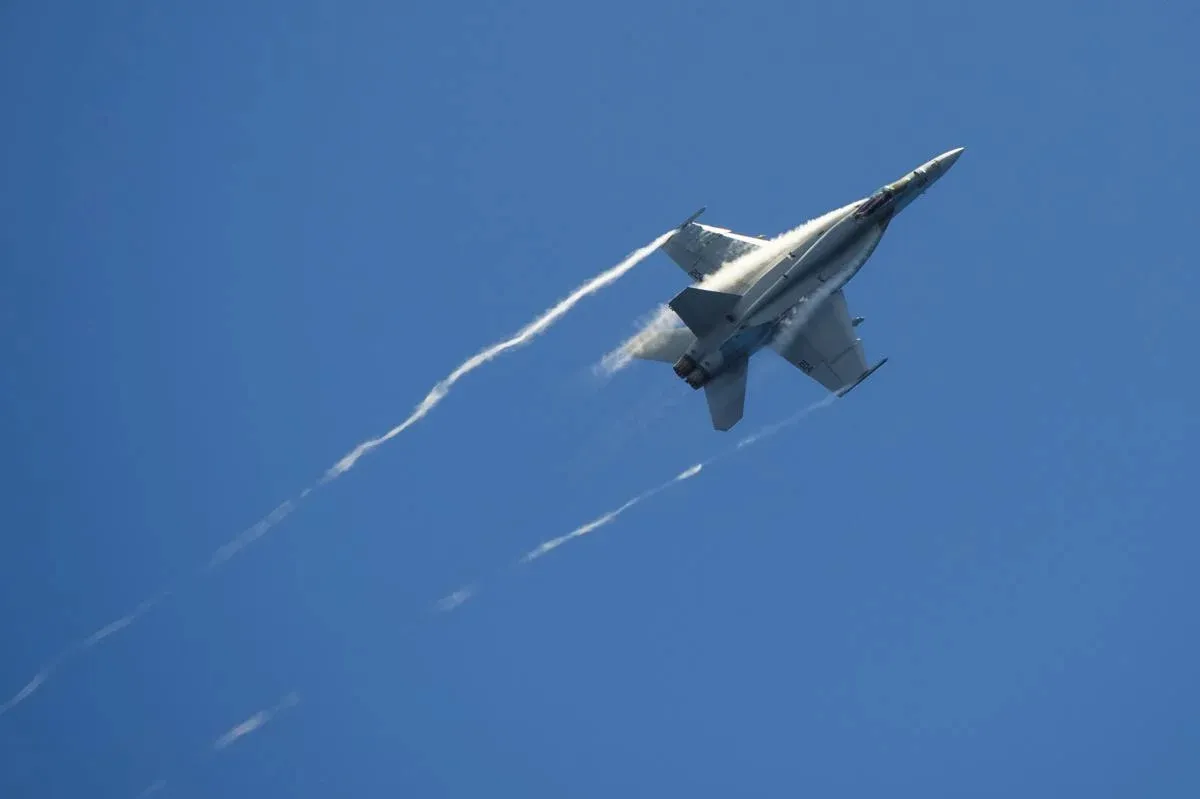 Кувейтський інцидент, F/A-18 збив три американські F-15