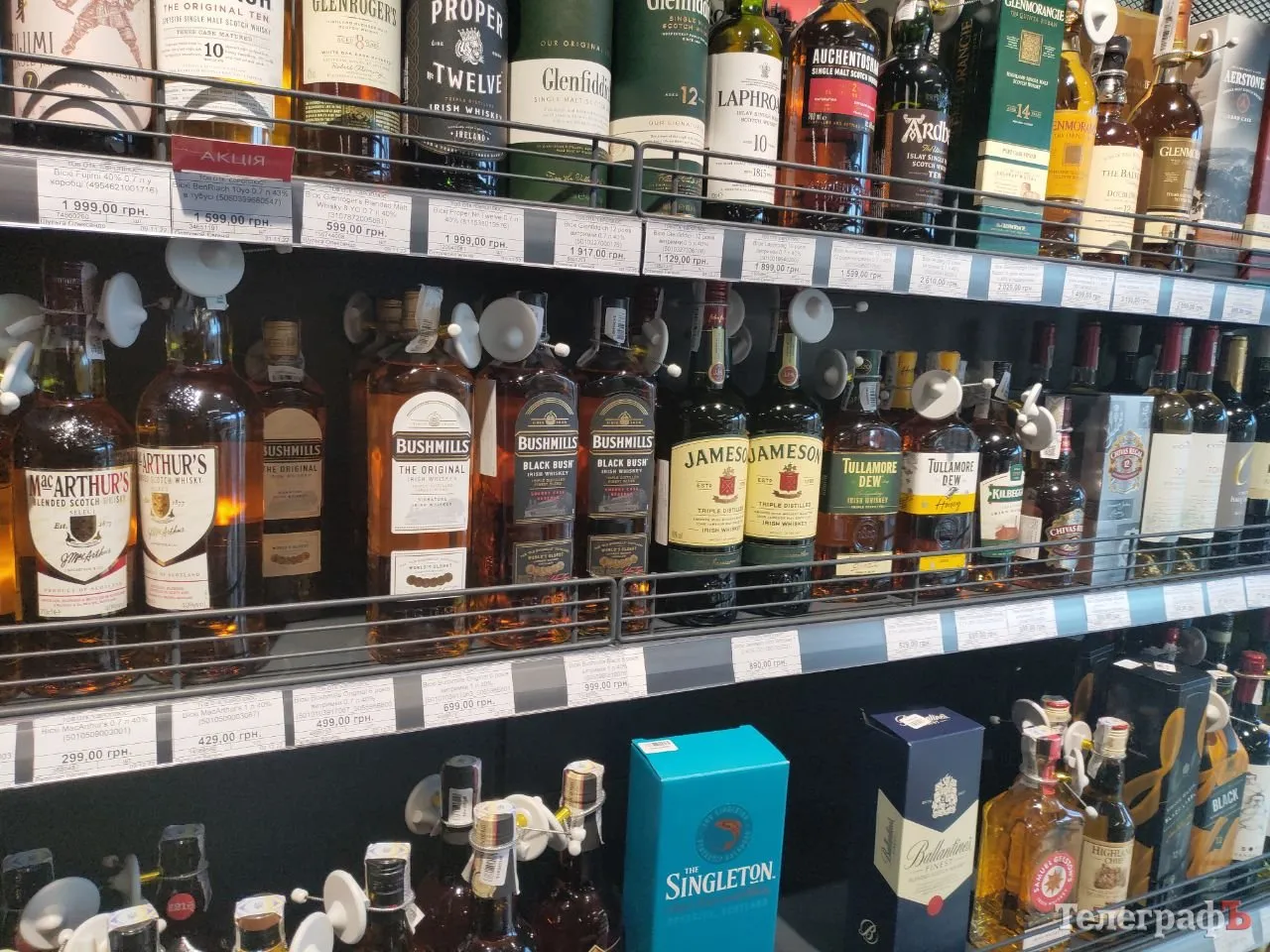 Французький депутат пропонує заборонити алкоголь у парламентському буфеті