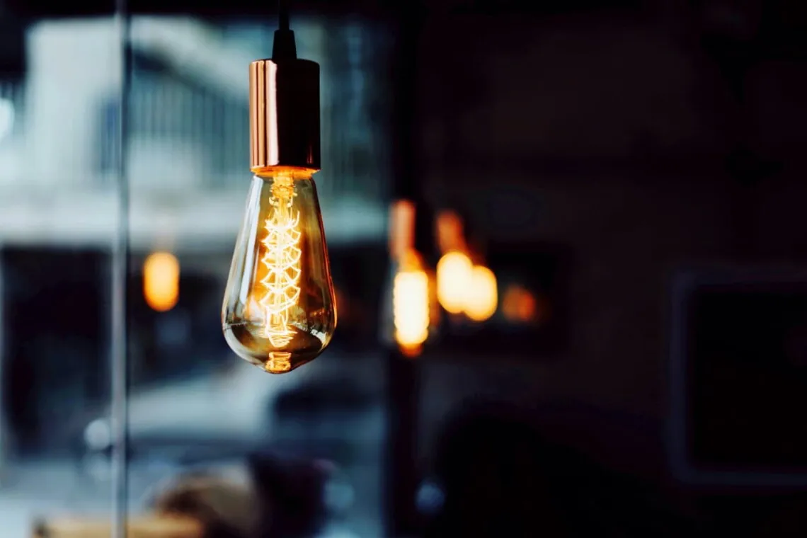 В Одесі та області через обстріли рф залишаються без світла майже 100 тисяч людей