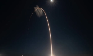 Samsung показала смартфон з трьома екранами — CNBC