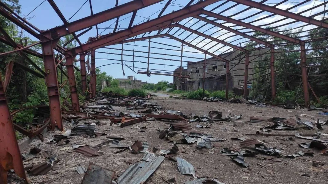 У Маріуполі військові рф розграбували та знищили іноземне підприємство