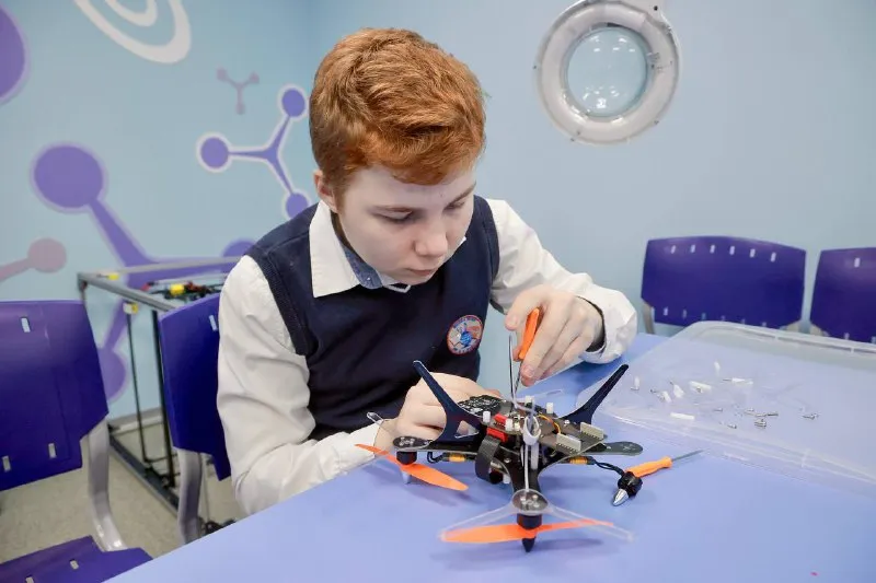 Дрони замість спорту, як у РФ мілітаризують дітей