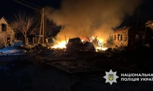 росіяни зранку влучили у житлові будинки Херсона, є загиблий та поранений