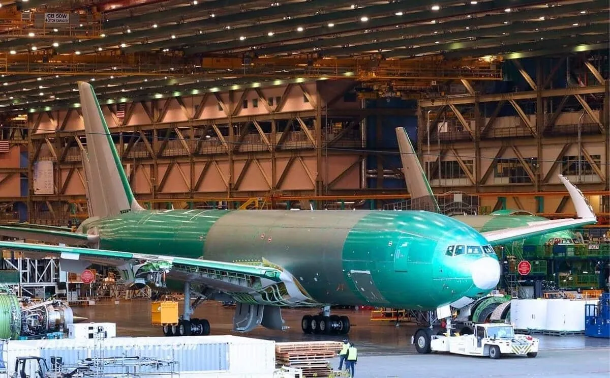 Boeing представив найбільший двомоторний вантажний літак у світі – фото