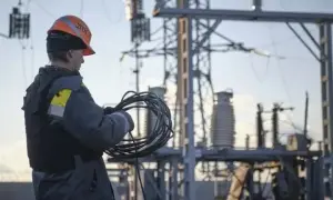 В Дарницькому районі Києва ліквідували пожежу після ракетного удару РФ