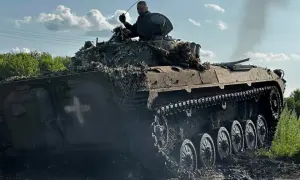 Російський дрон атакував вантажівку Нової пошти на Харківщині
