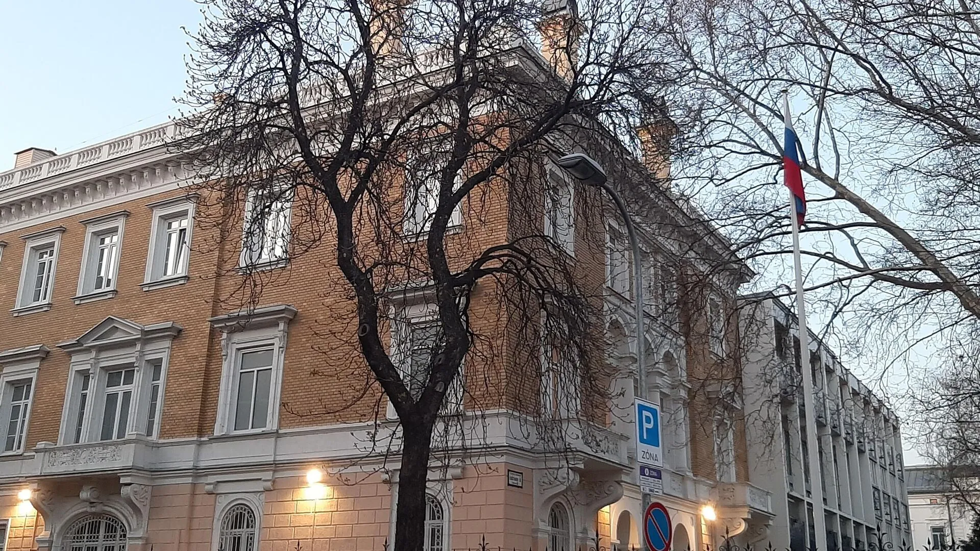 Половина працівників посольства рф в Угорщині працює на спецслужби