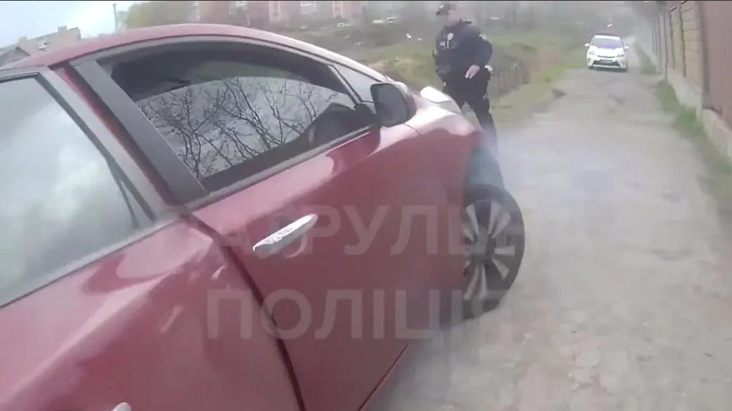 У Запоріжжі чоловік із сокирою напав на патрульних