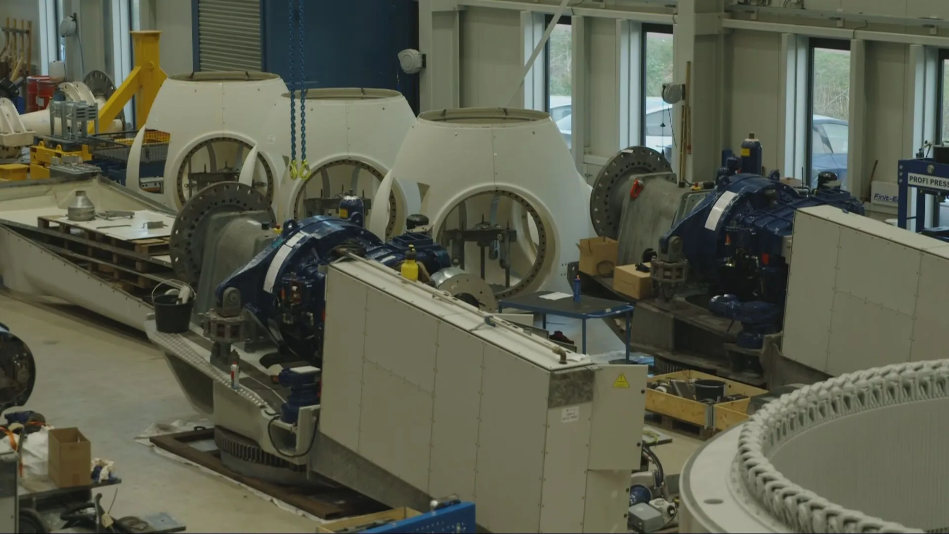 Нідерланди постачають вітряки та сонячні панелі для України для посилення енергосистеми