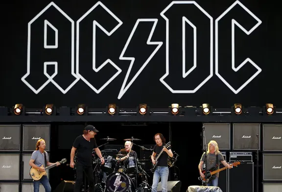 Гитарист AC/DC госпитализирован в Аргентине, но концерт состоится