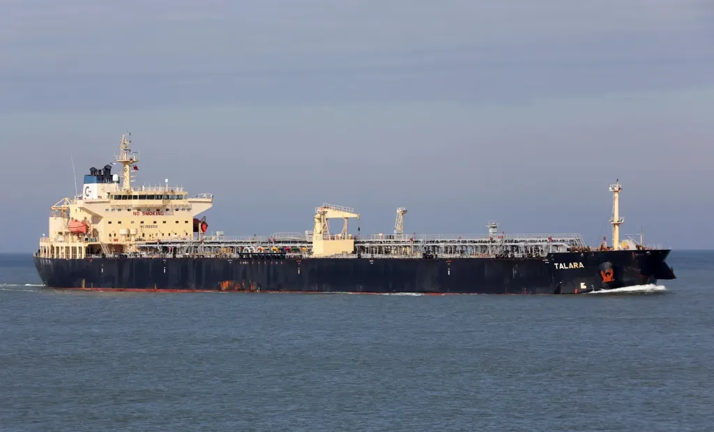 Іранські сили зупинили нафтовий танкер у південних водах