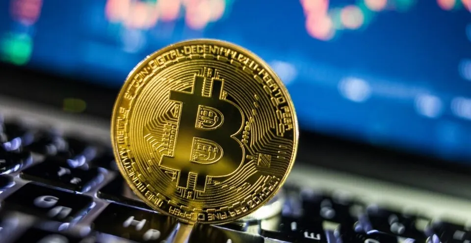 Біткойн впав нижче $70 тисяч вперше за майже два місяці