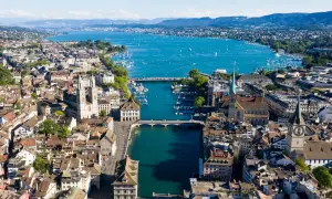 Тегеран живе від тиші вдень до страху вночі