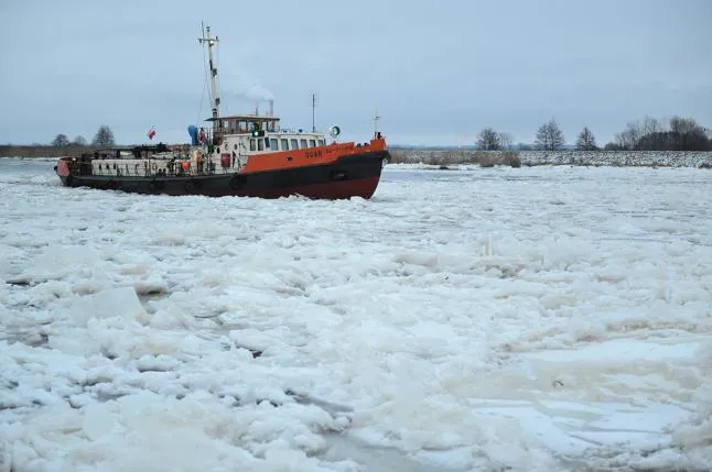 Польща заборонила судноплавство на річці Одра через критичне обледеніння