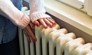 Відео: напроти Бесарабки на очах у водіїв провалилася дорога